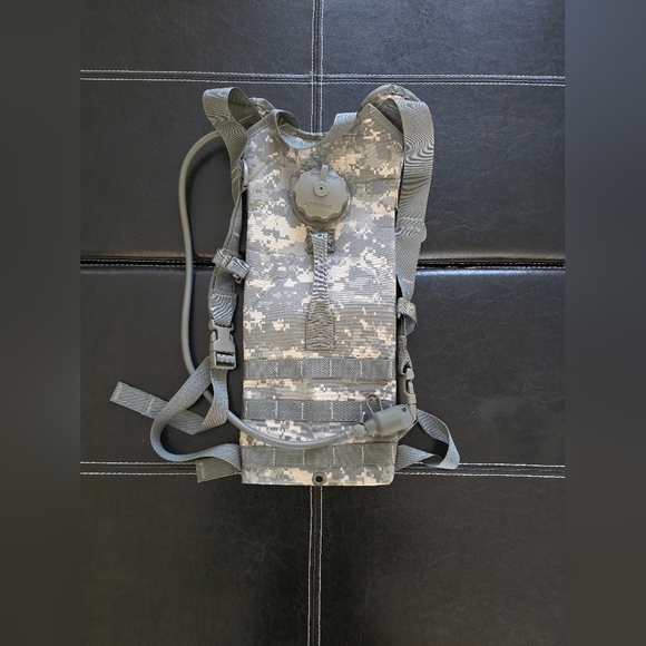 US Army Carrier Hydration System - Picture 3 of 7